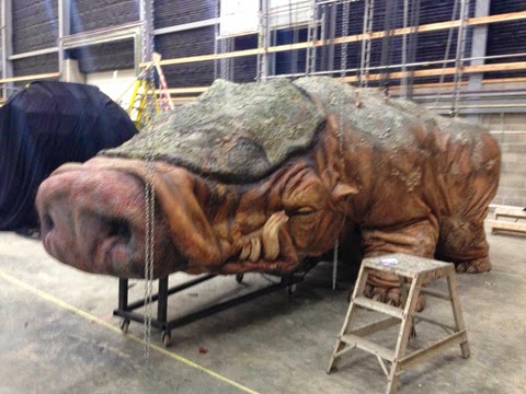 millennium-falcon-star-wars-spoiler-sneak-peek-behind-the-scenes-photos-0117-480w