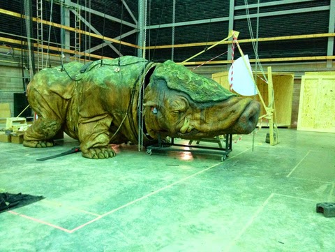 millennium-falcon-star-wars-spoiler-sneak-peek-behind-the-scenes-photos-0119-480w