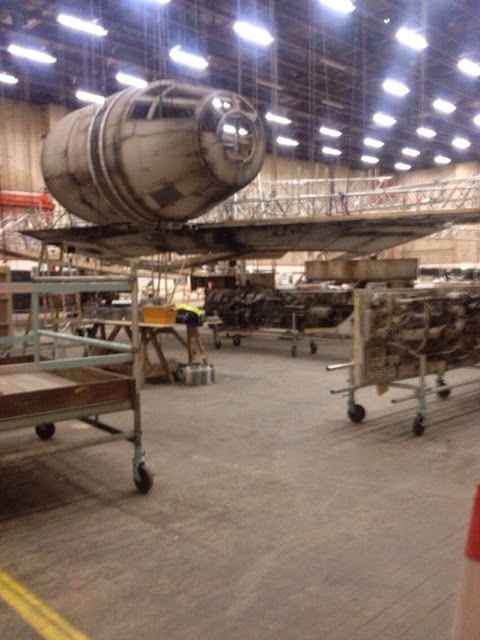 millennium-falcon-star-wars-spoiler-sneak-peek-behind-the-scenes-photos-014-480w
