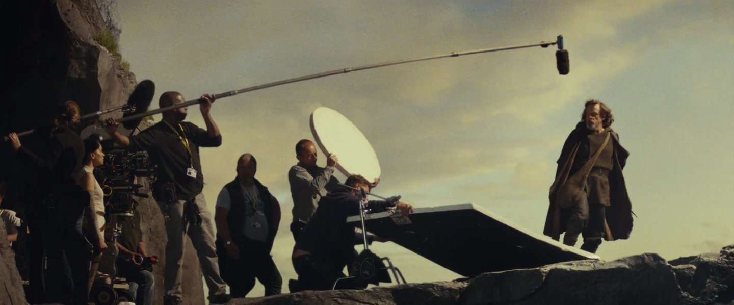 starwars-thelastjedi-bts-sizzlereel-luke-darkoutfit